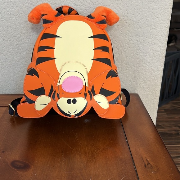 Loungefly Women's Winnie The Pooh TGR Csply Min Bkpk, Multi, NWOT - Picture 6 of 8